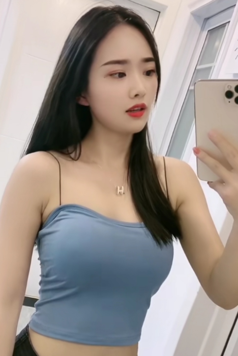 验证一个嫩妹子，可制服，身材好活很棒,,,,